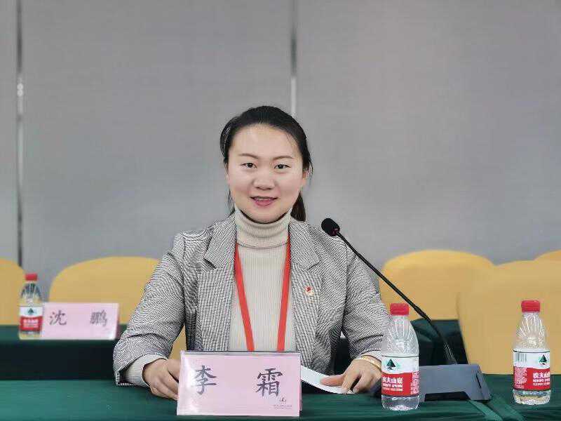 李霜.jpg